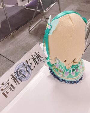 Karin Takahashi Instagram - .
10周年のファイナルに、
乃々ちゃんとたくさんの楽曲を披露できて嬉しかったです。

今回のライブでは、楽曲ランキングの上位3曲に参加できて、
乃々ちゃんが今までたくさん頑張ってきたからかなって誇らしく思いました。
∀NSWERもランクイン！

今回の高橋的裏テーマは
「できるだけたくさんの仲間と写真を撮る！」
10周年のお祭りだしね！

歌い終わって控室に戻ったら感想をくれる仲間たち、
パフォーマンスが好きだって褒めてくれる先輩たち、
あったかいスタッフさんたちにいつもたくさんの感謝です。

懐かしい衣装も沢山着せてもらえて嬉しかったです。

「always」
乃々ちゃんからプロデューサーさんへの想いがしっかり伝わったでしょうか。
高橋的には"あなた"は乃々ちゃんだなという風にも思っていて。
乃々ちゃんが私を見つけてくれて、輝かせてくれているから。
乃々ちゃんと一緒だったから、強くいられるんだよって。

だから、お姫様に憧れたりもした乃々ちゃんの頭に、
ティアラを載せてあげたい。

乃々ちゃんの輝きがもっともっとみんなに伝わるように、これからも一緒にどこまでも歩いていけたらと思います。
これからも森久保乃々ちゃんのプロデュースよろしくお願いします。

THE IDOLM@STER CINDERELLA GIRLS 10th ANNIVERSARY M@GICAL WONDERLAND!!!

#シンデレラ10周年_ファイナルday1 
#シンデレラ10周年_ファイナルday2 
#idolmastercinderellagirls