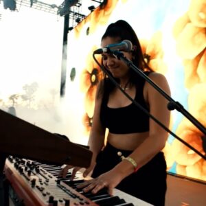 Karina DePiano Instagram - absolutely love playing “every summertime” with @nikizefanya and crew ☀️

#coachella #niki #coachella2022 #88rising