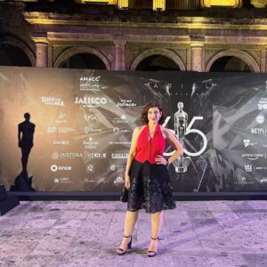 Karina Gidi Instagram - Ceremonia 65 de entrega del Ariel, anoche en Guadalajara! Qué alegría haber estado ahí para presenciarlo y celebrar. Felicidades a la @academiacinemx, a @leticiahuijara_oficial por ese discurso a @innapayan por todo el trabajo realizado. Mil felicidades a nominados y ganadores! Felicidades también al brillante @hugoarrevillagaserrano por esa dirección sensible y elegante, y a @escribajista por la audaz y encantadora dirección musical. Gracias a las autoridades correspondientes por la disposición y el esfuerzo, salir de la cdmx con un evento cono esta ceremonia es bueno para nuestro gremio en todo el país, y lleva alegría y vínculos al estado que nos hospeda. Un gusto conocer a la Secretaria de Cultura #LourdesGonzález, al Secretario General de la @udg_oficial y Presidente del @ficg  #GuillermoGómezMata, y coincidir con el querido @igorlozada y la hermosa @denissesparrago. Por fin me pude reunir con la chef del momento @monicadionne y con montones de amigos y colegas con quienes no hubo foto pero sí abrazos, cariño, risas y conversación.