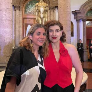 Karina Gidi Instagram - Ceremonia 65 de entrega del Ariel, anoche en Guadalajara! Qué alegría haber estado ahí para presenciarlo y celebrar. Felicidades a la @academiacinemx, a @leticiahuijara_oficial por ese discurso a @innapayan por todo el trabajo realizado. Mil felicidades a nominados y ganadores! Felicidades también al brillante @hugoarrevillagaserrano por esa dirección sensible y elegante, y a @escribajista por la audaz y encantadora dirección musical. Gracias a las autoridades correspondientes por la disposición y el esfuerzo, salir de la cdmx con un evento cono esta ceremonia es bueno para nuestro gremio en todo el país, y lleva alegría y vínculos al estado que nos hospeda. Un gusto conocer a la Secretaria de Cultura #LourdesGonzález, al Secretario General de la @udg_oficial y Presidente del @ficg  #GuillermoGómezMata, y coincidir con el querido @igorlozada y la hermosa @denissesparrago. Por fin me pude reunir con la chef del momento @monicadionne y con montones de amigos y colegas con quienes no hubo foto pero sí abrazos, cariño, risas y conversación.
