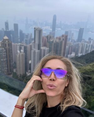 Karina Koks Instagram - Как символично вышло,что я оказалась в Китае,в то время,когда стартует наше невероятное шоу «Сокровища Императора» @tnt_online 
Хотя для меня все вполне закономерно,я так прониклась Китаем после того как бегала-потела по его улочкам,что захотела возвращаться сюда снова и снова. 
Увидеть другие города,пообщаться с местными людьми,познакомиться ближе с традициями этой удивительной стороны света.
Но сейчас я делаю все без гонки и паники,потому что всё своё эмоциональное напряжение я оставила в рамках шоу,за которым вы уже можете следить и делиться впечатлениями! Спасибо всем,кто будет болеть на нашу с Женей @jenia_iskandarova команду!

Жду с нетерпением начала нашей игры!
💛 💛