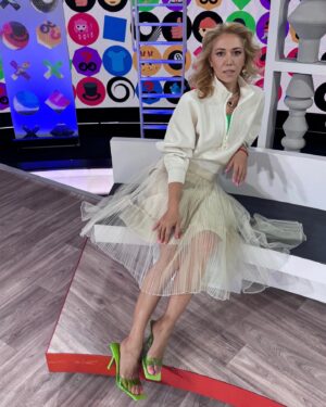 Karina Koks Instagram - Увидеть милую мордочку собаки едва схватившись за телефон с утра,порой бывает лучше любых новостей. 
Потому что можно невольно улыбнуться и продолжить улыбаться весь день! 🐶