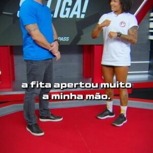 Karine Silva Instagram - Tá no ar! O programa Se Liga desta semana conta com a participação da atleta @karine_killer_ufc.👊🔥

Tem história, tem curiosidade! Está imperdível. Vem para o @ufcfightpassbr e confira o programa completo.

🍿: Se Liga c/ Karine Silva

🔗Link na bio.

#ufcbr #ufcfightpass #SeLiga