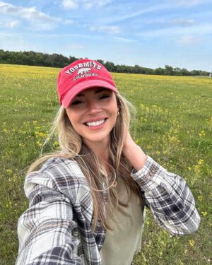 Karissa Lee Staples Instagram - Planning our future out here on Kenny’s Texas Dream Land 😍☀️🌾