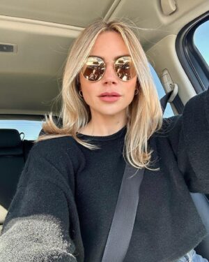 Karissa Lee Staples Instagram - ✂️✂️🎨❤️ @gabriela_hair