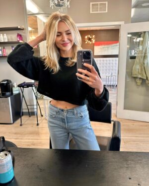 Karissa Lee Staples Instagram - ✂️✂️🎨❤️ @gabriela_hair