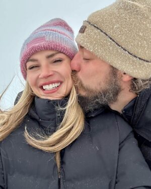 Karissa Lee Staples Instagram - It’s awesome when you don’t have to shovel it ❄️