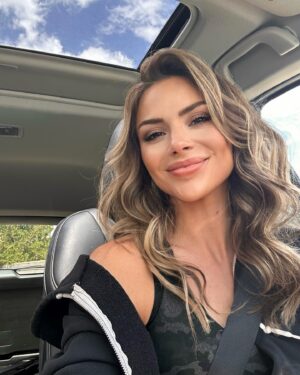 Karissa Lee Staples Instagram - How lucky I am that my boyfriend’s mom is such a talented hair colorist! 🥹❤️ @helenastylist @salonhelena