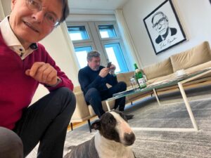 Karl Lauterbach Instagram - Heute spricht die Hundelobby im Büro vor...