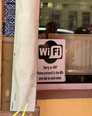 Karl Lauterbach Instagram - Im Café im Prenzlauer Berg. Jetzt muss ich mich sofort umstellen, nicht leicht…