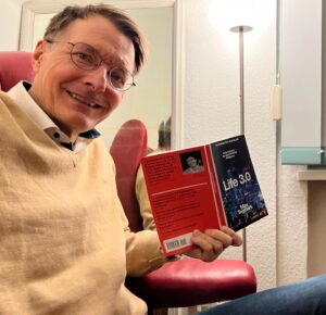 Karl Lauterbach Instagram - Meine Leseempfehlung für alle, die im neuen Jahr sich mehr mit KI beschäftigen wollen: Max Tegmark „Life 3.0“; Sehr tiefgründige Betrachtung der Physik, Informatik und Metaphysik von KI. Optimistischer Grundton mit wichtigem Aufruf zu Regulierung.