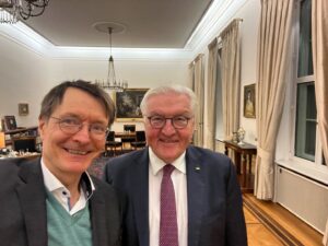Karl Lauterbach Instagram - Sehr gutes Gespräch mit dem Bundespräsidenten über aktuelle Themen der Gesundheitspolitik. Wir sind gerade in einer sehr wichtigen Phase, weil von der Digitalisierung bis zur Krankenhausreform vieles grundsätzlich modernisiert werden muss. Auch die Lage der Demokratie war Thema
