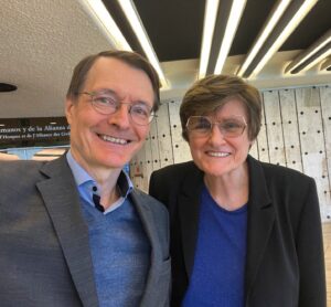 Karl Lauterbach Instagram - Kurzes Treffen in Genf mit Nobelpreisträgerin Katalin Karikó, der Entdeckerin der mRNA Impfstoffe. Millionen verdanken ihr das Leben. Eine sympathische superintelligente Frau, die jahrelang auf fast verlorenem Posten an der Entwicklung von mRNA Impfstoffen gearbeitet hat.
