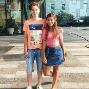 Karolína Kubánková Instagram - Dnes opäť spolu😍 Nakrúcali sme upútavku na jesennú sezónu TV JOJ, v ktorej nebudú chýbať Prazdniny 4. séria 😉 #prazdniny #stvrtaseria #tvjoj #uputavky