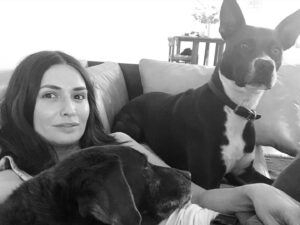 Karolina Wydra Instagram - Girls  be chillin’. #fridayvibes