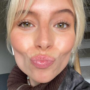 Karoline Hamm Instagram - Mange blomster meget hygge 💋💋💋💋💋 annonce