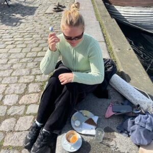 Karoline Hamm Instagram - Mange blomster meget hygge 💋💋💋💋💋 annonce
