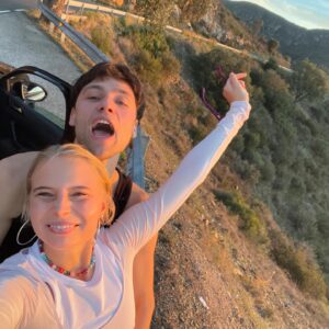 Karoline Hamm Instagram - 2023 🫶🏽 og alle mulige førstegangsoplevelser rigere. Tog en yogauddanelse og startede lidt forfra med mig selv og livet (😇), prøvede at være gæst i podcast (funny, og også nøjeren og underligt at udtale mig om sex og ungdom og forvirrethed fordi why mig), og var instruktørassistent på en spillefilm (rigtig funny, og ekstremt rart at mærke at jeg godt kan bidrage med alt hvad jeg selv har lært som spiller). Nu skal jeg være vært på min egen podcastserie hos @girltalkdk det næste halve år ✨ og det glæder jeg mig til, og jeg er også meget spændt. Og lidt nervøs. Hihi. Det havde jeg altså ikke troet jeg skulle, hvis du spurgte mig sidste år. Men hey, freelance life må jo tage mig hen hvor det vil ✊🏼 jeg prøver bare at følge glædeligt med ❤️ der kan ske alt muligt og ingenting på et år, og jeg glæder mig til at se hvad det her år bliver 🫀🫀