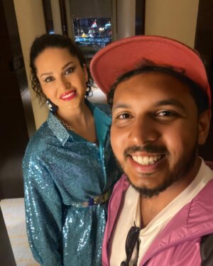 Karthik Surya Instagram - Dream Achieved❤️

This has been a dream come true day for me, people might think this is madness, But all I have to say is what is the use of living a life following what others have to say. If you truly want and desire something go after that no matter what others say.
Peace✌🏽 
Dare to Dream
Special thanks to
@sunnyleone for seeing me and and even special thank you to @arjun_arjunado and @arjunado_music_festival for making this meeting possible❤️
.
#sunnyleone #karthiksurya #karthiksuryavlogs #sunnyleonefans #sunnyleoneofficial