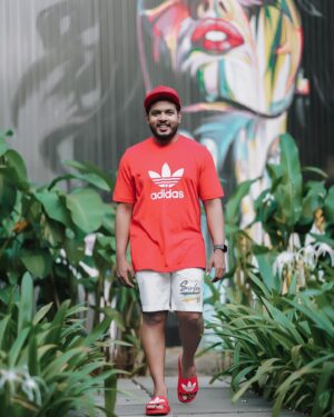 Karthik Surya Instagram - പടംപിടുത്തം ഈസ് ആൻ ആർട്ട് ആൻഡ് @aravind_krishna_a_k ഈസ് മൈ മൈ പിക്കാസോ😎
.
Puthiya tshirt um floaters um kanikkanulla psycological move aanenn aarkum manassilayillaoo le loo😜
.
.
Appo elam paranga pole lesham tags koode ittekkam hehe
.
{#trivandrumplace🌴 #moodygramkerala #moodygram_kerala #thatkeralalife #trivandrum #trivandrumdiaries #kerala_360 #keralagodsowncountry #thiruvananthapuram #malluwood #mallugram #malluboy #keralagallery #keraladiaries🌴 #keralastyle #karthiksurya #karthiksuryavlogs #daretodream #keralafood #keralamodels #keralatalents #honda #kerala_godsowncountry #malluvlogger #tvanchor #mazhavilmanorama #hondacity #bumperchiri #oruchiriiruchiribumperchiri