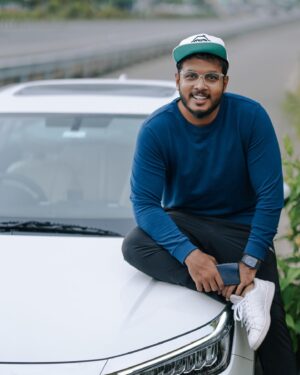 Karthik Surya Instagram - Car oodikkan atra experience illelum car il chaari nilkkan nallala experience und gooys😜
.
.
With my 👶🏾💕
.
.
Photom pidicha mahaan @aravind_krishna_a_k 
.
.
Ini tag um koode

{#trivandrumplace🌴 #moodygramkerala #moodygram_kerala #thatkeralalife #trivandrum #trivandrumdiaries #kerala_360 #keralagodsowncountry #thiruvananthapuram #malluwood #mallugram #malluboy #keralagallery #keraladiaries🌴 #keralastyle #karthiksurya #karthiksuryavlogs #daretodream #keralafood #keralamodels #keralatalents #honda #kerala_godsowncountry #malluvlogger #tvanchor #mazhavilmanorama #hondacity #bumperchiri #oruchiriiruchiribumperchiri