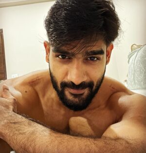 Kartikeya Gummakonda Instagram - That proud bruises you notice after shower given by your barbell 🏋🏽