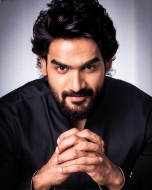 Kartikeya Gummakonda Instagram - Tell your eyes to be confident,
The rest follows..

Clicked by @rajapranay 
Styled by @anushapunjala ; outfit @pareshlambasignatures
Hair by @salonkoniki 
Makeup @sureshvemula_