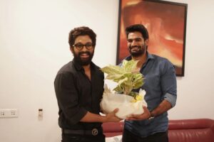 Kartikeya Gummakonda Instagram - Congratulated our Icon Star @alluarjunonline garu for winning the Iconic National Award 😇

As always, he humbly congratulated me for the Blockbuster success of #Bedurulanka2012 😍