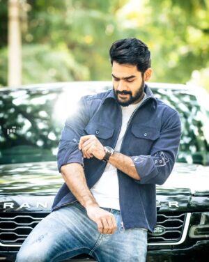 Kartikeya Gummakonda Instagram - @actorkartikeya  wearing - 

🧥 - @noonoo.in 's analogous signal fit jacket. 
👕 - @zara 
👟 - @benetton_india 
⌚ - @tommyhilfiger
📸 - @rajapranay
💇‍♂️ - @rachamallakiran
.
. 
For the launch of @gismat_arabicmandi 's new location. 
.
.
Styling : @anushapunjala 
.
.
#styling
#gismatarabicmandi 
#mandilove 
#noonoo 
#casualoutfit 
#benetton 
#zaraman 
#tommyhilfiger 
#stylingdiaries 
#corduroy
#denim 
#kartikeya
🧿