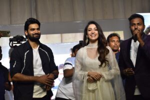 Kartikeya Gummakonda Instagram - Had a great time at Guntur promoting  our #bedurulanka2012 
Along with our 
#Chitra @iamnehashetty ..
The energy of @mahotsav_2k23 
at @vignanuniversityofficial was 🔥🔥..