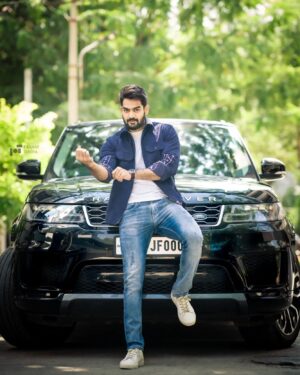 Kartikeya Gummakonda Instagram - @actorkartikeya  wearing - 

🧥 - @noonoo.in 's analogous signal fit jacket. 
👕 - @zara 
👟 - @benetton_india 
⌚ - @tommyhilfiger
📸 - @rajapranay
💇‍♂️ - @rachamallakiran
.
. 
For the launch of @gismat_arabicmandi 's new location. 
.
.
Styling : @anushapunjala 
.
.
#styling
#gismatarabicmandi 
#mandilove 
#noonoo 
#casualoutfit 
#benetton 
#zaraman 
#tommyhilfiger 
#stylingdiaries 
#corduroy
#denim 
#kartikeya
🧿