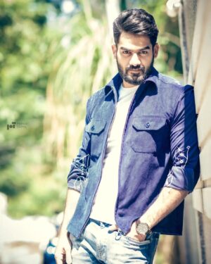 Kartikeya Gummakonda Instagram - @actorkartikeya  wearing - 

🧥 - @noonoo.in 's analogous signal fit jacket. 
👕 - @zara 
👟 - @benetton_india 
⌚ - @tommyhilfiger
📸 - @rajapranay
💇‍♂️ - @rachamallakiran
.
. 
For the launch of @gismat_arabicmandi 's new location. 
.
.
Styling : @anushapunjala 
.
.
#styling
#gismatarabicmandi 
#mandilove 
#noonoo 
#casualoutfit 
#benetton 
#zaraman 
#tommyhilfiger 
#stylingdiaries 
#corduroy
#denim 
#kartikeya
🧿