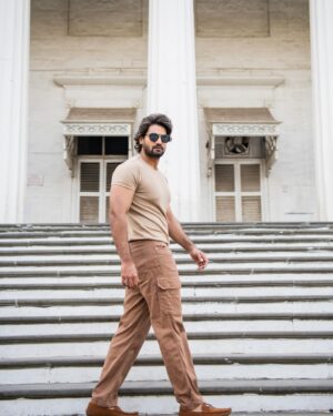 Kartikeya Gummakonda Instagram - MUM-BHAAAAI 😎😎

Shot by @rishabhkphotography
Hair & Makeup by @salonkoniki ( @vicky_patil04 @adeshmalwankar )