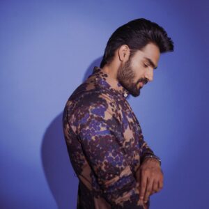 Kartikeya Gummakonda Instagram - Exploring new comfort zone 😁

Styled by @rashmitathapa
Wearing @lineoutline.in
Shot by @puchi.photography
Styling team @tedhimedhi