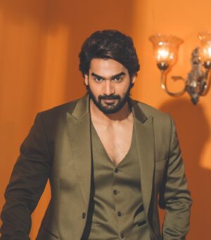 Kartikeya Gummakonda Instagram - SUITED UP & GEARED UP to kick start the promotions..
 

Styling: @rashmitathapa
Outfit: @asukacouture
Assisted by @taaannnwwwiii
📷: @rajapranay
Hair: @salonkoniki ( @rachamallakiran )
Make-up: @sureshvemula_
📍@landoflovehyd