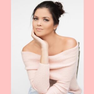 Kary Musa Instagram - “Strong women aren’t simply born. We are forged through the challenges of life. With each challenge we grow mentally and emotionally. We move forward with our head held high and a strength that can not be denied. A woman who’s been through the storm and survived. We are warriors.”
“Las mujeres fuertes no nacemos simplemente. Somos forjadas a través de los retos de la vida. Con cada reto crecemos mental y emocionalmente. Nos movemos hacia adelante con nuestra cabeza en alto y una fuerza innegable. Hemos pasado a través de la tormenta y sobrevivido. Somos guerreras”. #strongwoman #happymonday #happyweek #2018 #love #light #blessed #actress #LA
📸 by @esquedachris