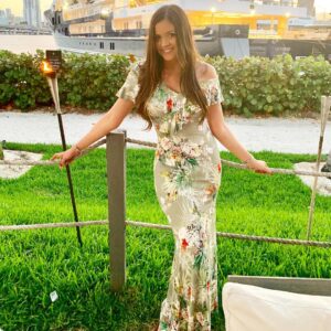 Kary Musa Instagram - Dressed by @studiofcolombia 💃🏻