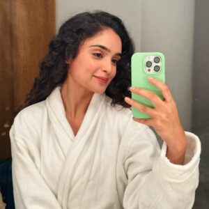 Kashish Khan Instagram - Random mirror selfie dump pt.1/♾️✨