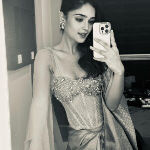 Kashish Khan Instagram - Random mirror selfie dump pt.1/♾️✨