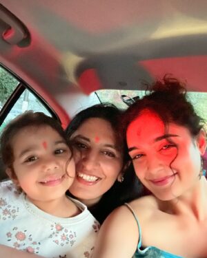 Kashish Khan Instagram - >>Swipe to see some Happiness and Heavenly Grace🪷✨♥️
Blessed to be graced with friends through whom god’s grace flows through, and the journey becomes a treasure♥️Thankyou @rahuljethi45 for all such blessed times, adventures in the wild and mystic intertwine🍃✨
#nainitaldiaries