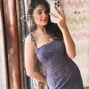 Kashish Khan Instagram - Random mirror selfie dump pt.1/♾️✨