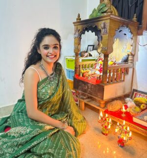 Kashish Khan Instagram - Happy Diwali🪔✨♥️
.
.
.
#diwali2023 #deepavali