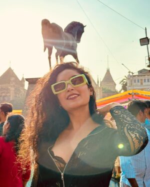 Kashish Khan Instagram - Living in Days of ⚡️🔥🫶🏼✨
.
.
.
.
.
.
#lollapalooza #themidnight #kalaghodafestival #kalaghodafest #southbombay #streetart #streetstyle #streetphotography #artfestival #artistsoninstagram #muse #actress #synthwave #ootd #ootdstyle #bombaydiaries #shotoniphone #musicfestival #musicfestivaloutfit