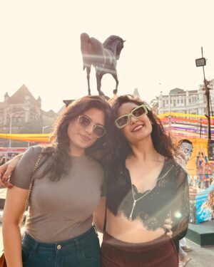 Kashish Khan Instagram - Living in Days of ⚡️🔥🫶🏼✨
.
.
.
.
.
.
#lollapalooza #themidnight #kalaghodafestival #kalaghodafest #southbombay #streetart #streetstyle #streetphotography #artfestival #artistsoninstagram #muse #actress #synthwave #ootd #ootdstyle #bombaydiaries #shotoniphone #musicfestival #musicfestivaloutfit