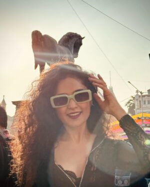 Kashish Khan Instagram - Living in Days of ⚡️🔥🫶🏼✨
.
.
.
.
.
.
#lollapalooza #themidnight #kalaghodafestival #kalaghodafest #southbombay #streetart #streetstyle #streetphotography #artfestival #artistsoninstagram #muse #actress #synthwave #ootd #ootdstyle #bombaydiaries #shotoniphone #musicfestival #musicfestivaloutfit