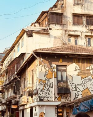 Kashish Khan Instagram - Living in Days of ⚡️🔥🫶🏼✨
.
.
.
.
.
.
#lollapalooza #themidnight #kalaghodafestival #kalaghodafest #southbombay #streetart #streetstyle #streetphotography #artfestival #artistsoninstagram #muse #actress #synthwave #ootd #ootdstyle #bombaydiaries #shotoniphone #musicfestival #musicfestivaloutfit