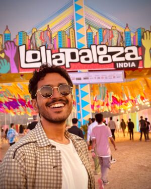 Kashish Khan Instagram - Living in Days of ⚡️🔥🫶🏼✨
.
.
.
.
.
.
#lollapalooza #themidnight #kalaghodafestival #kalaghodafest #southbombay #streetart #streetstyle #streetphotography #artfestival #artistsoninstagram #muse #actress #synthwave #ootd #ootdstyle #bombaydiaries #shotoniphone #musicfestival #musicfestivaloutfit