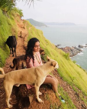 Kashish Khan Instagram - When Kali meets Jesus, and they slip into the Endless🌊🏝️☀️
.
.
.
#travel #gokarna #incredibleindia #naturelovers #consciousness #awake #cosmicconsciousness #love #endless