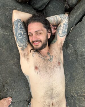 Kashish Khan Instagram - When Kali meets Jesus, and they slip into the Endless🌊🏝️☀️
.
.
.
#travel #gokarna #incredibleindia #naturelovers #consciousness #awake #cosmicconsciousness #love #endless