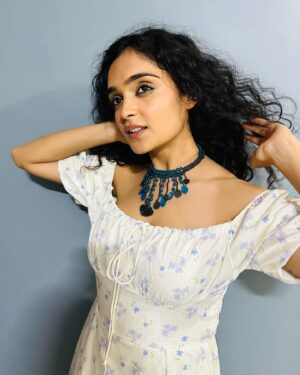 Kashish Khan Instagram - Jesus walked on water, I’m sailing on land. You don’t believe me? Swipe….sailing away the madness, the wonders, the learnings of the Dark and Light, sailing into the depths where greatness is born anew with the chants of Truth✨
Special 26 Birthday to me✨🌹
.
.
.
.
.
#birthday #birthdaywishes #grateful #existentialism #love #truth